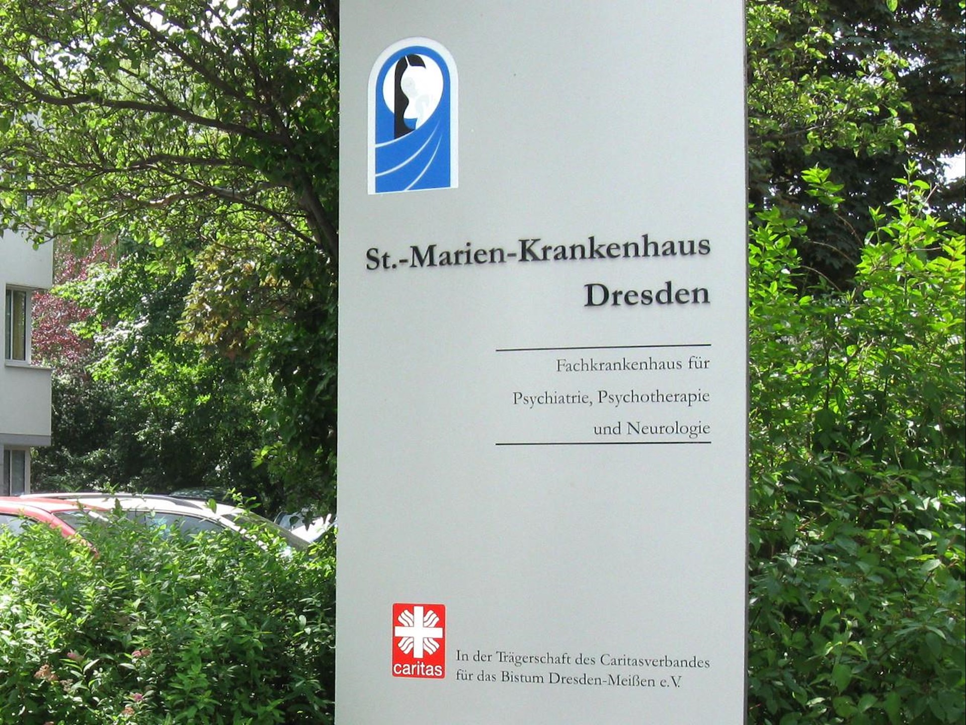 Stele des St.-Marien-Krankenhauses Dresden