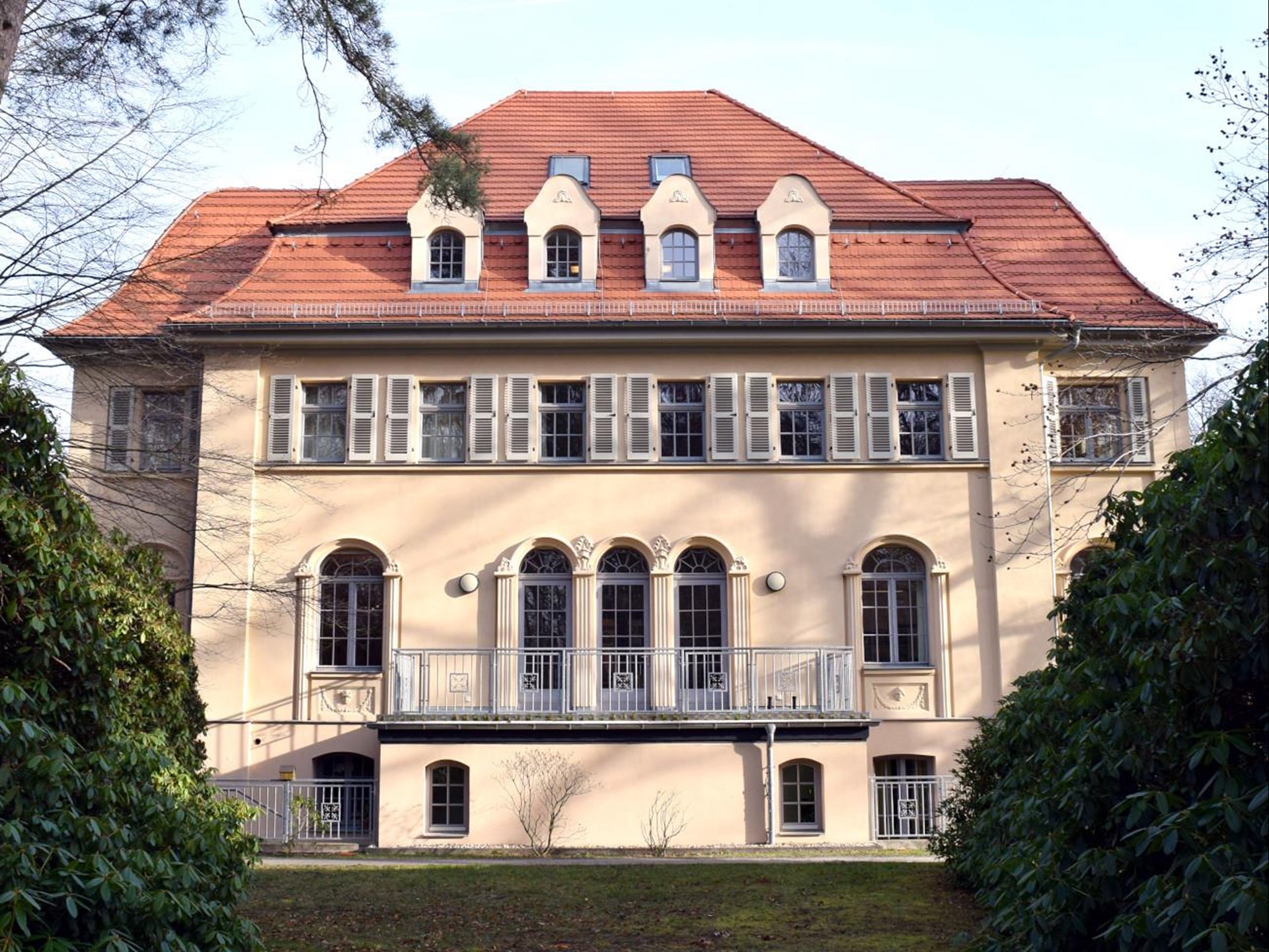 Hausansicht von der Tagesklinik